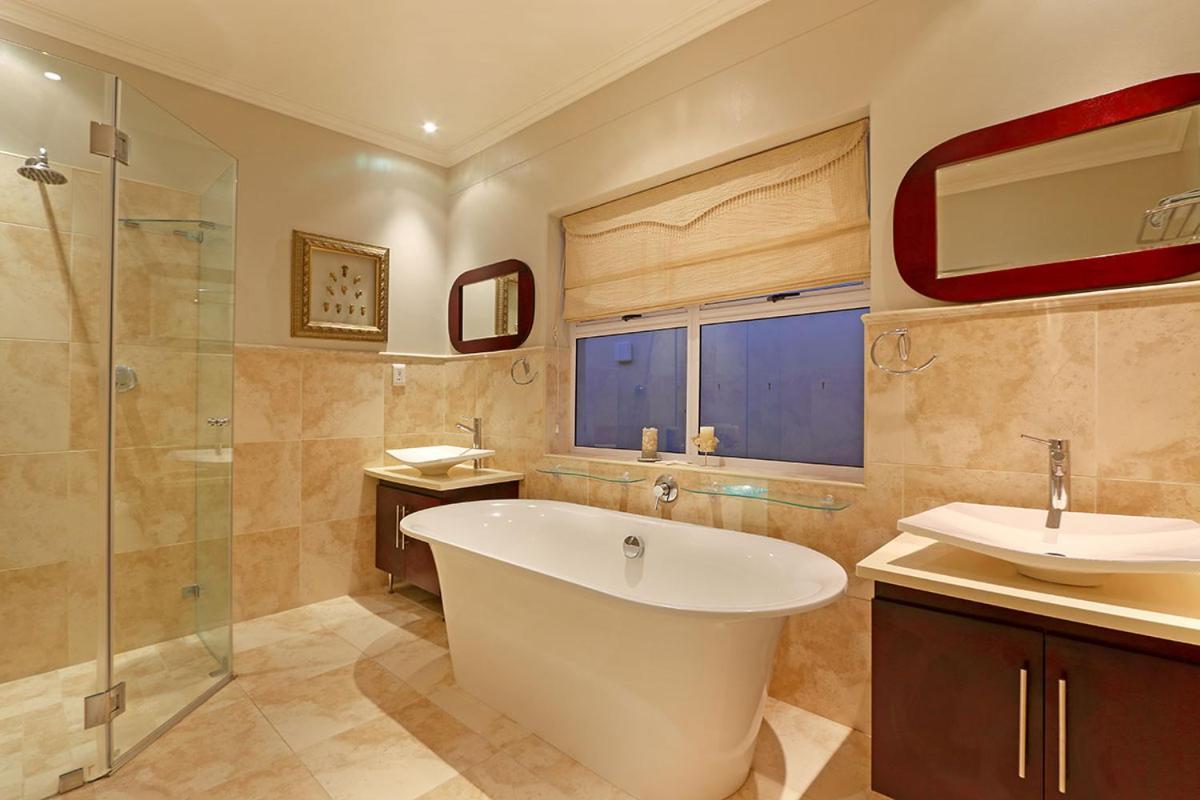 Villa Bayview 30 By Hostagents Bloubergstrand Esterno foto